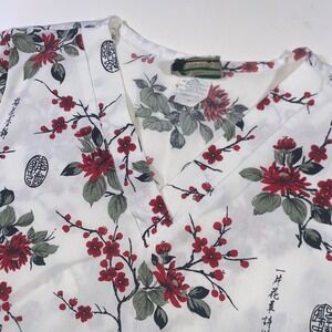 GALS of California Womens Scrub Top White‎ Red Floral Asian Calligraphy Print M
